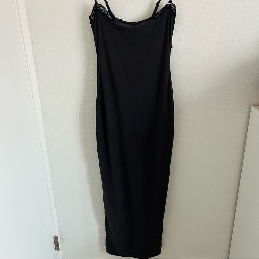 SKIMS Fits Everybody Lace Long Slip Dress size Medium